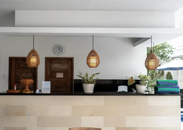 ホームステイ The Eight & Bali -