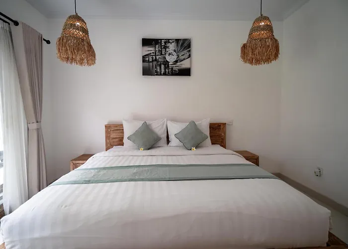 The Eight & Bali -