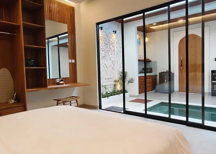 ホームステイ The Eight & Bali -